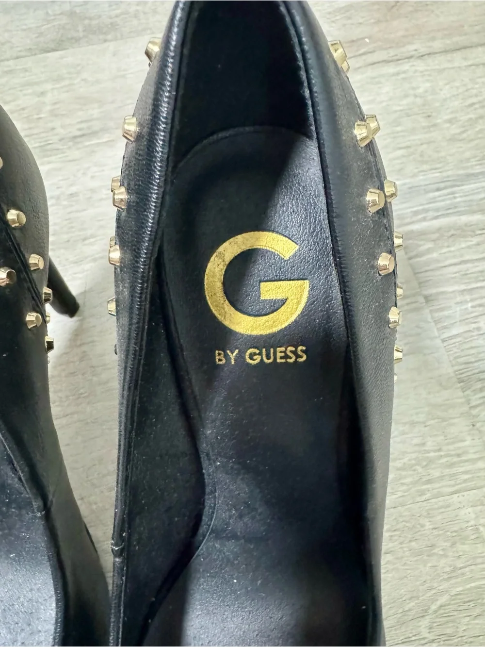 G by Guess elegant pointed